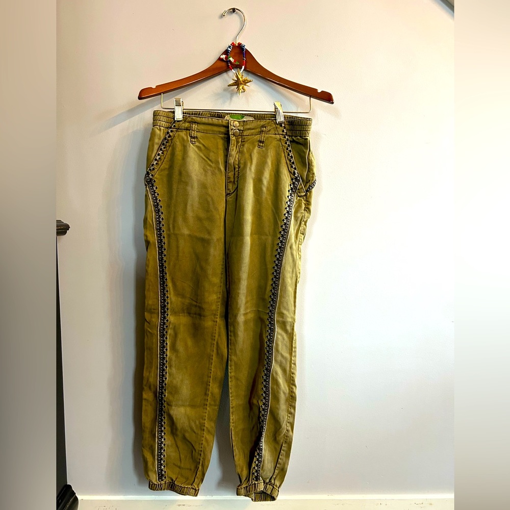 Anthropologie Cedar Embroidered Joggers! ✌️